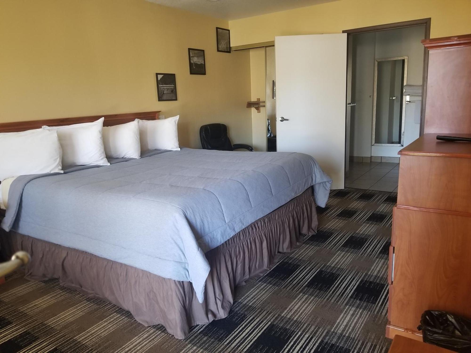 Oakridge Inn & Suites 외부 사진