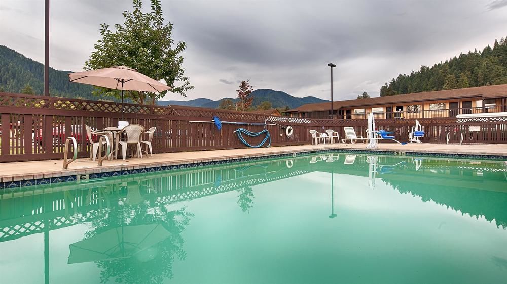 Oakridge Inn & Suites 외부 사진