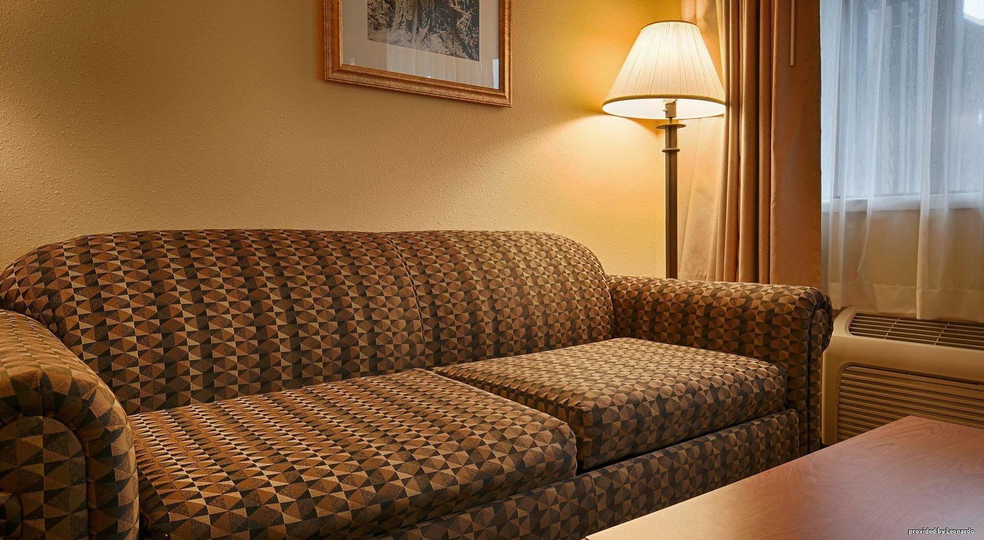 Oakridge Inn & Suites 외부 사진