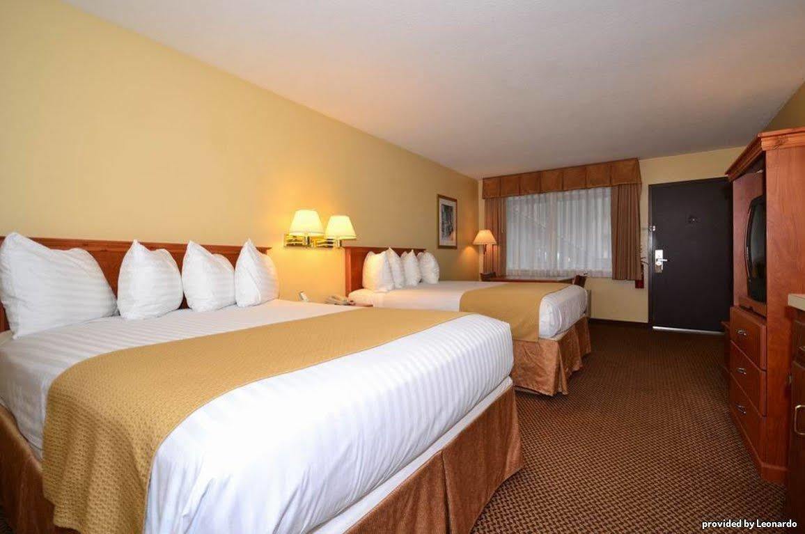 Oakridge Inn & Suites 외부 사진