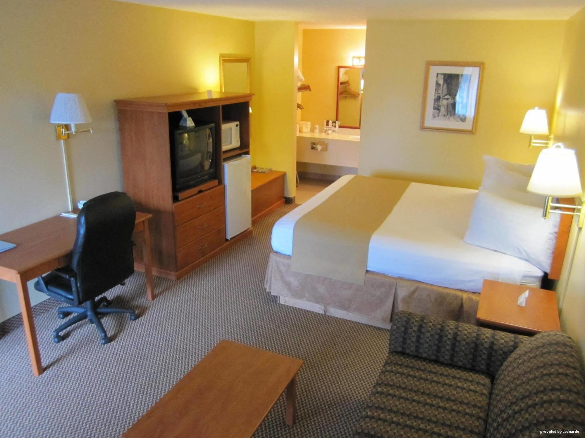 Oakridge Inn & Suites 외부 사진