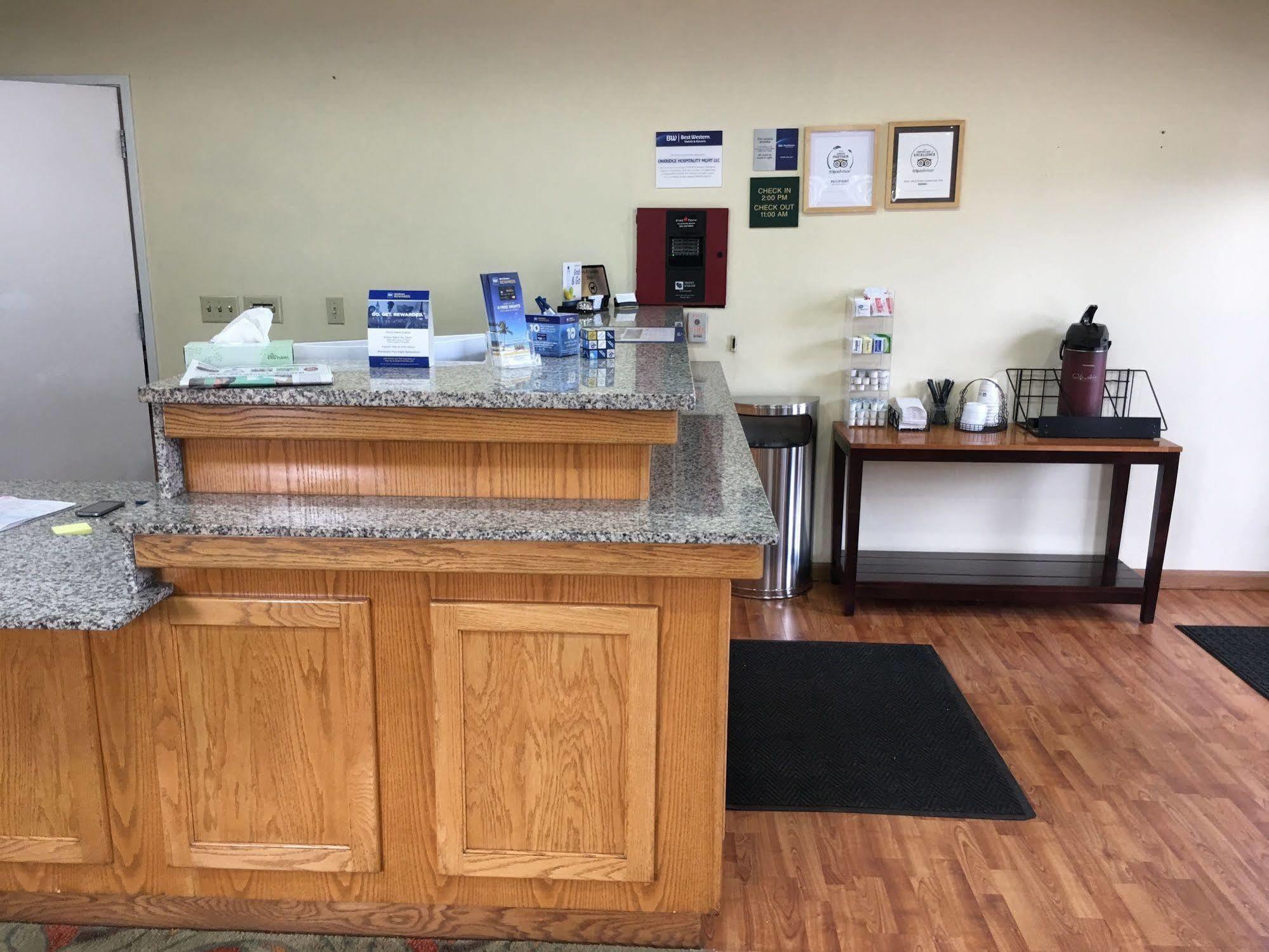 Oakridge Inn & Suites 외부 사진