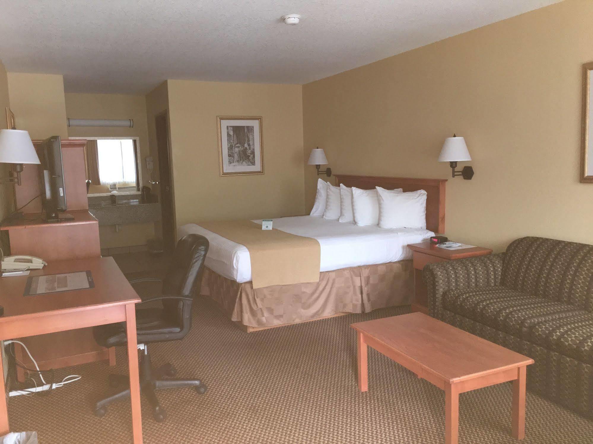 Oakridge Inn & Suites 외부 사진