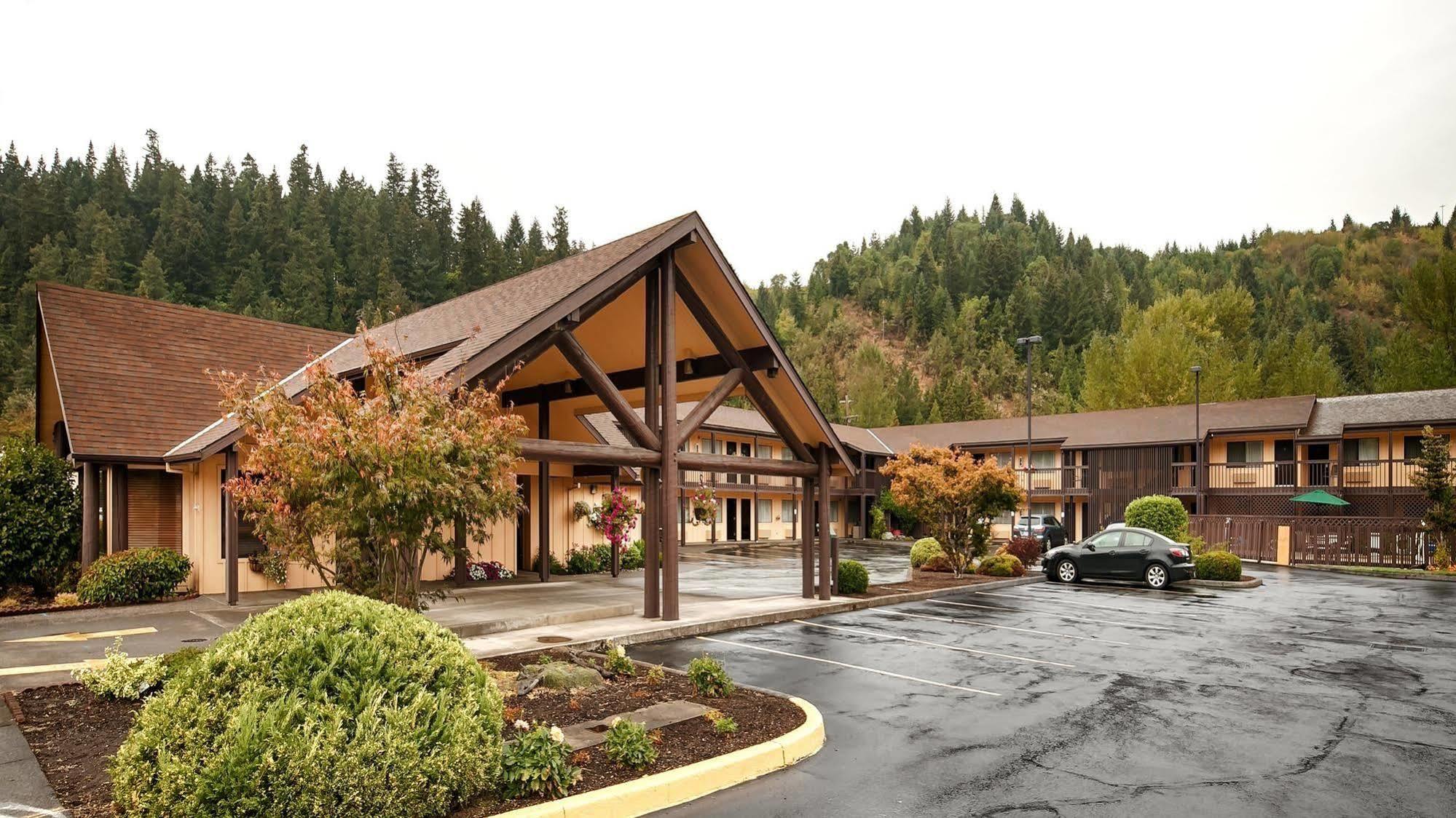 Oakridge Inn & Suites 외부 사진