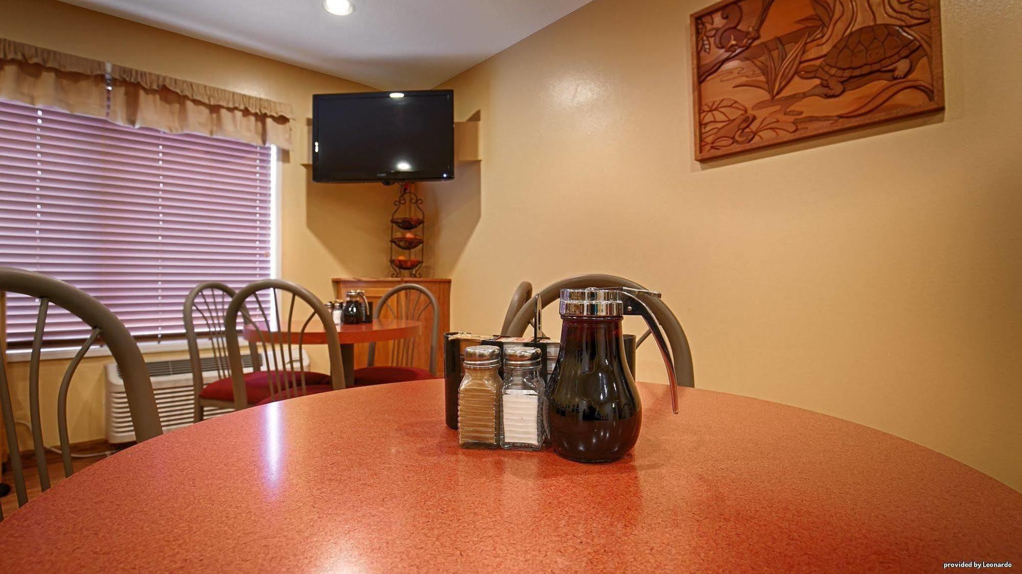 Oakridge Inn & Suites 외부 사진